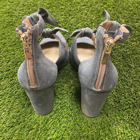 Lord & Taylor suede bow heels - size 36 - Picture 4 of 6